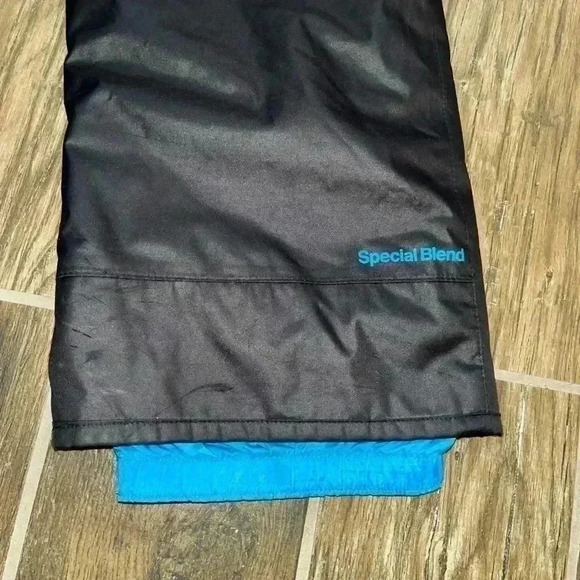 Special Blend women’s snowboarding pants - Picture 4 of 5